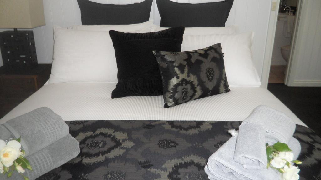 Creek Cottage Bed And Breakfast Traralgon Rum bild